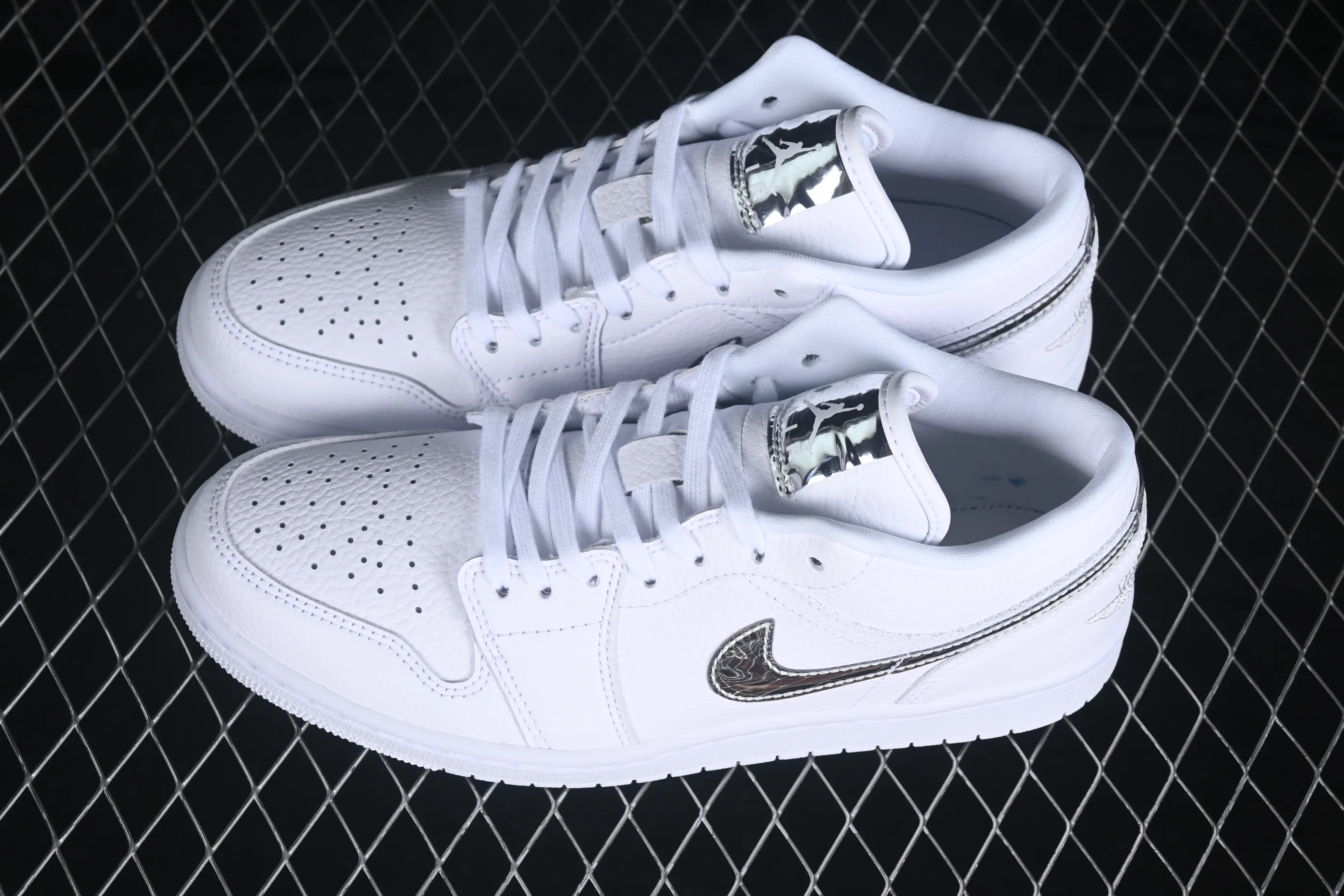 All categories Air Jordan Jordan series basketball shoes Air Jordan 1 Low G version pure original Air Jordan 1 Low AJ1 Joe 1 all silver hook low-top retro culture basketball shoes IQ9381-100